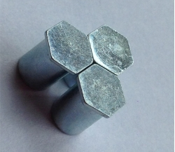 im电竞冷镦盲孔压铆螺柱